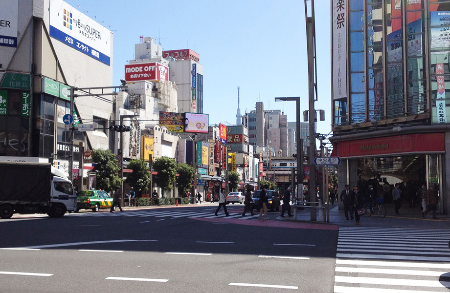 上野広小路交差点から